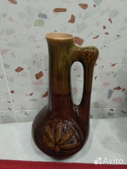 Глиняный кувшин