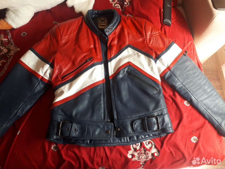 Мотокуртка кожаная женская