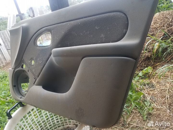 Обшивка двери. Облицовка рено