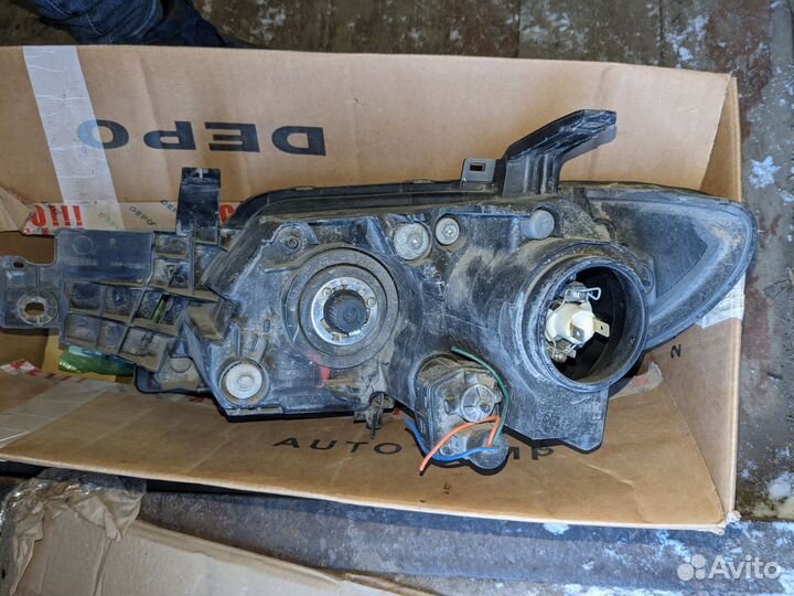 Фара правая mitsubishi Outlander 2006