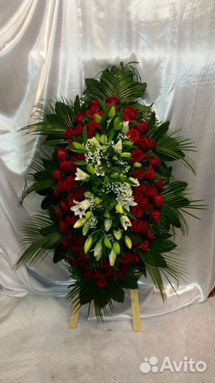 Венки из живых и искусственных цветов