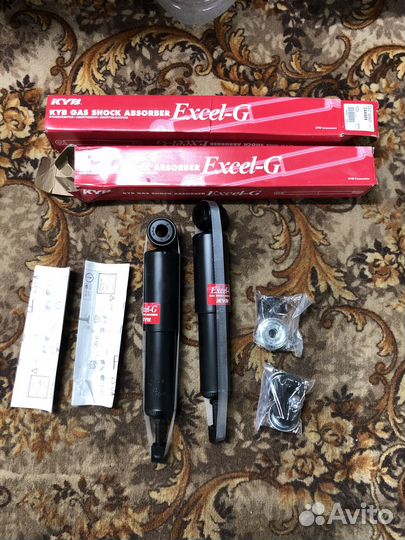 Амортизаторы задние на Toyota touring hiace