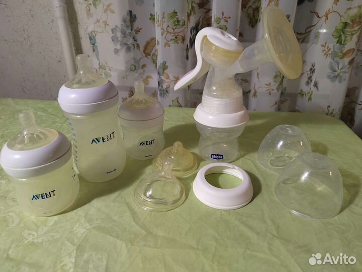 Молокоотсос ручной Сhicco. Бутылочки avent 3 шт