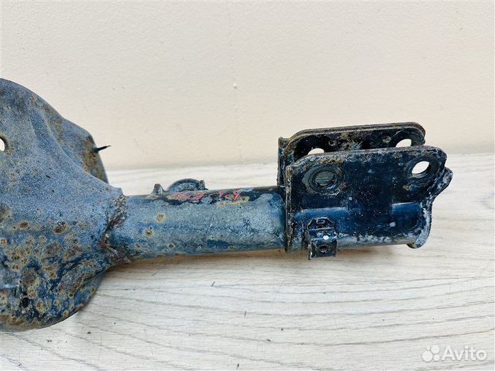 Амортизатор задний правый Hyundai Tucson 1 2.0 ат