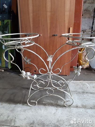 Подставка под цветы металлическая