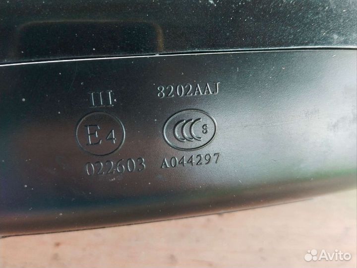 Боковое зеркало