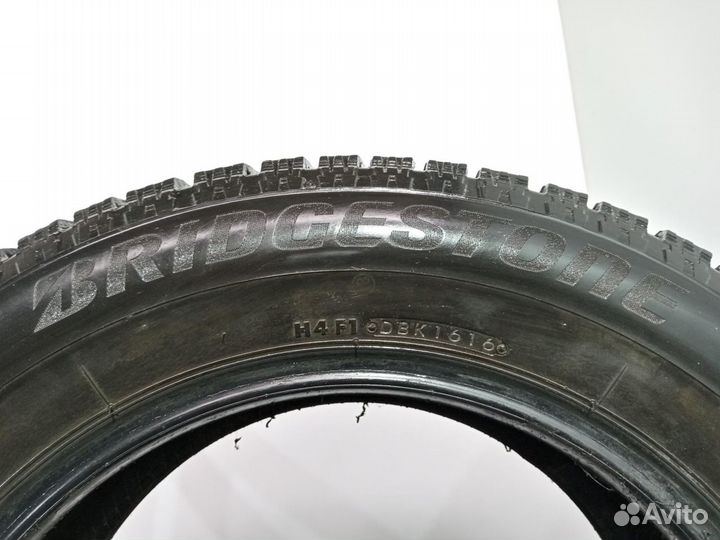 Bridgestone Blizzak Spike-02 215/60 R16