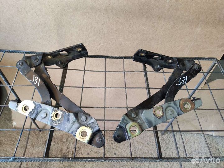 Петля крышки багажника Nissan Teana J31