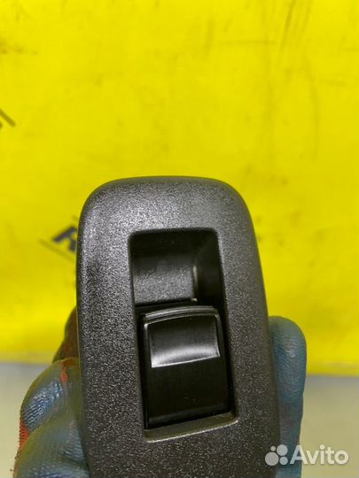 Кнопка стеклоподъемника Toyota Auris E150 1.4 2008