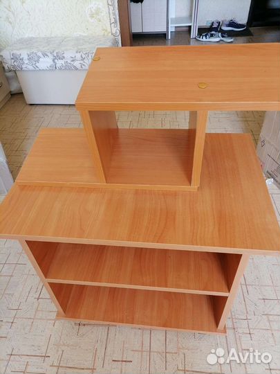 Компьютерный столик, полочка
