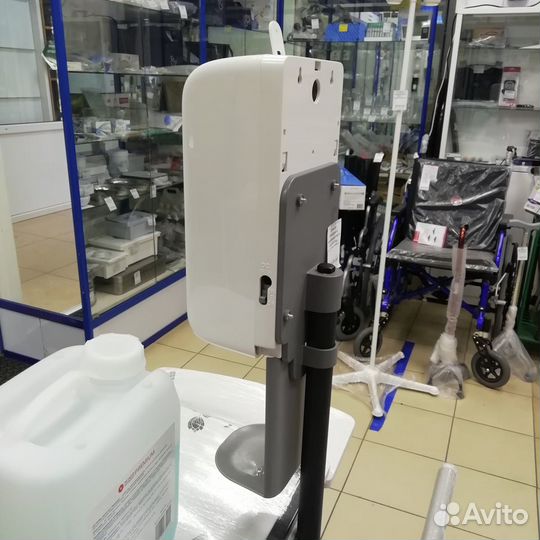 Диспенсер сенсорный для антисептика