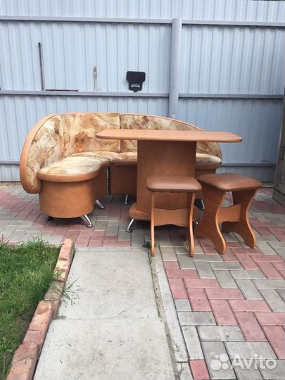 Кухонная угловая обеденная зона