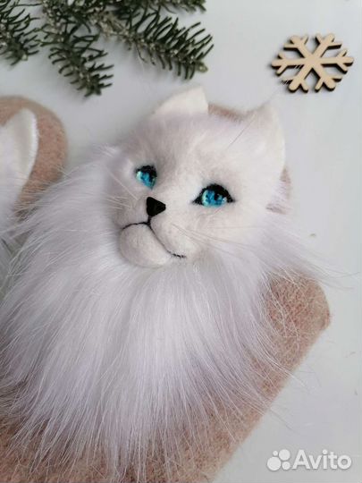 Звероварежки с белыми котиками