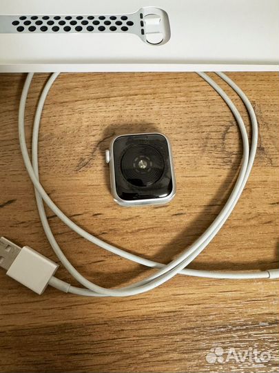 Часы apple watch se 40 mm nike