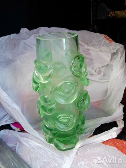 Ваза старинная,зелёного стекла