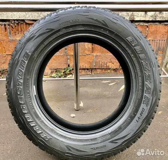 Bridgestone Blizzak DM-V1 235/65 R18