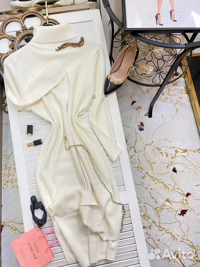 Платье с горлом