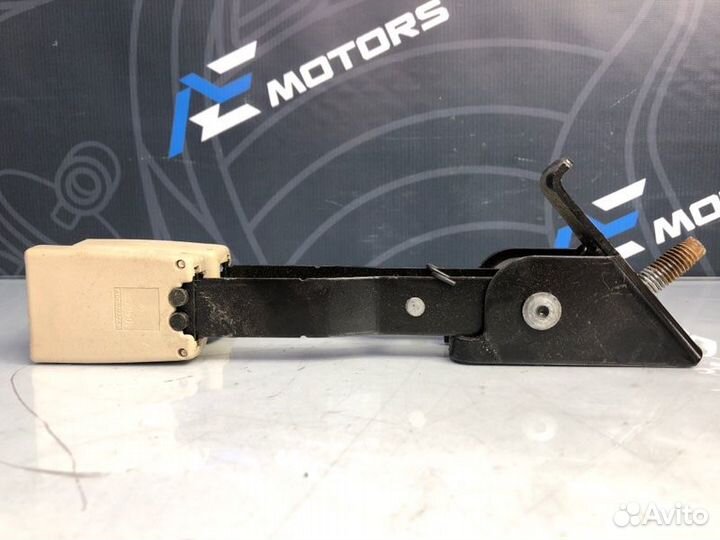 Замок ремня безопасности Lincoln Navigator U228