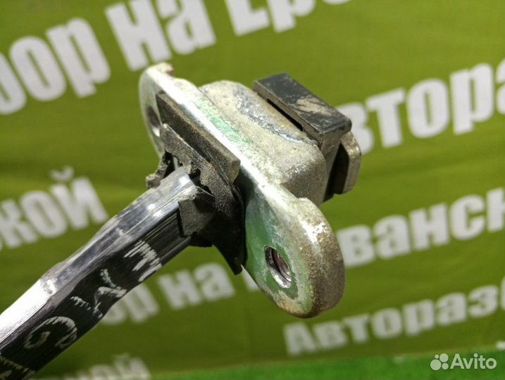 Ограничитель двери передний левый Geely Emgrand