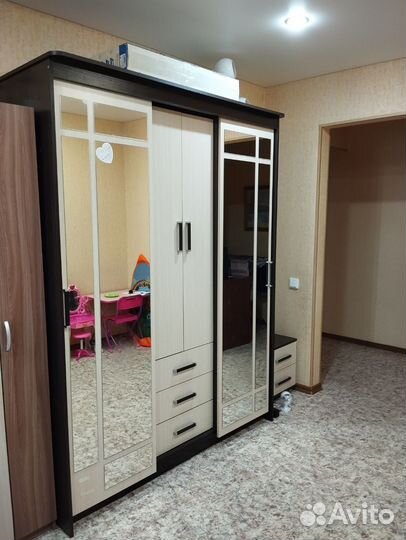 Шкаф