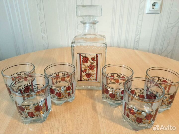 Графин со стаканами