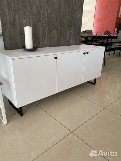 Тумба под телевизор белая