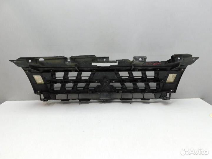 Решетка радиатора Mitsubishi Montero/Pajero