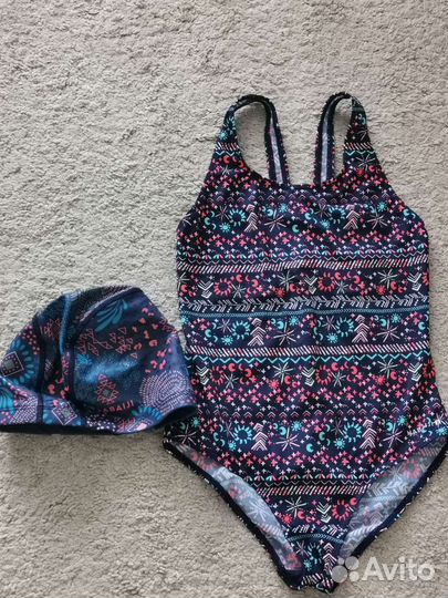 Купальник и шапочка для бассейна