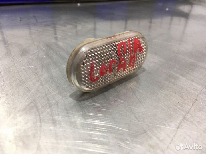 Поворотник в крыле передний левый Renault Logan