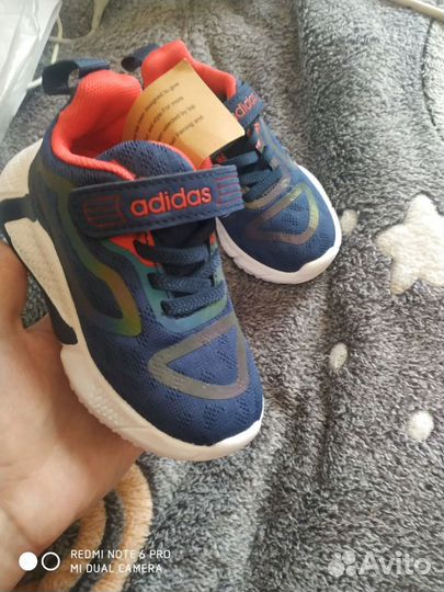 Кроссовки Adidas детск демисезон новые