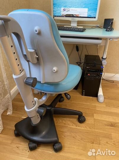 Школьная парта и стул