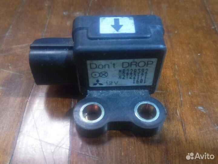 Датчик удара Mitsubishi Pajero 2