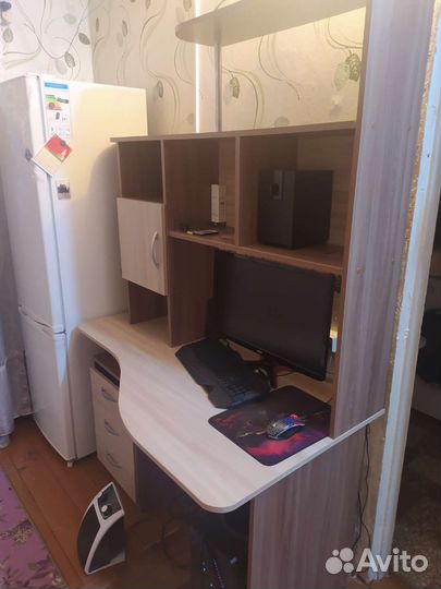 Компьютерный стол