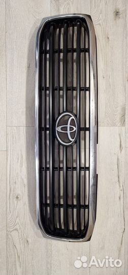 Решетка радиатора тойота Ленд Крузер