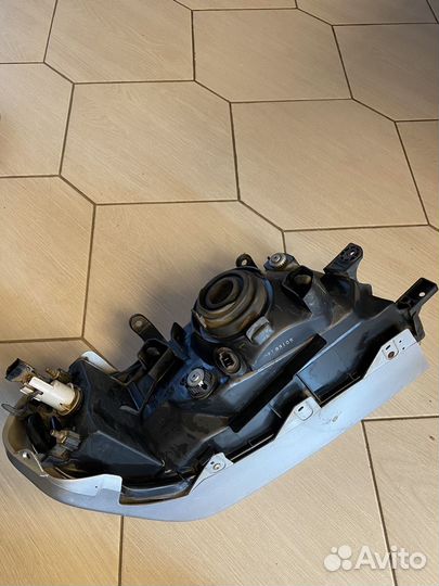 Фара правая mitsubishi pajero sport