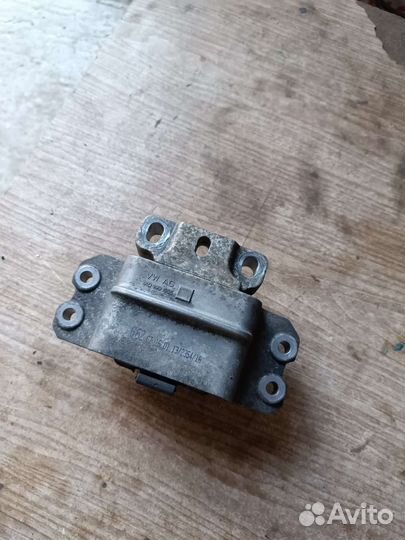 Опора подушка АКПП DQ200 VAG Audi Skoda Volkswagen