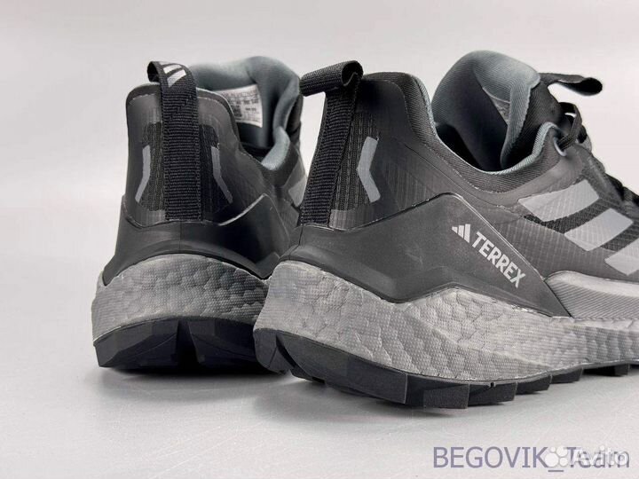 Кроссовки adidas terrex