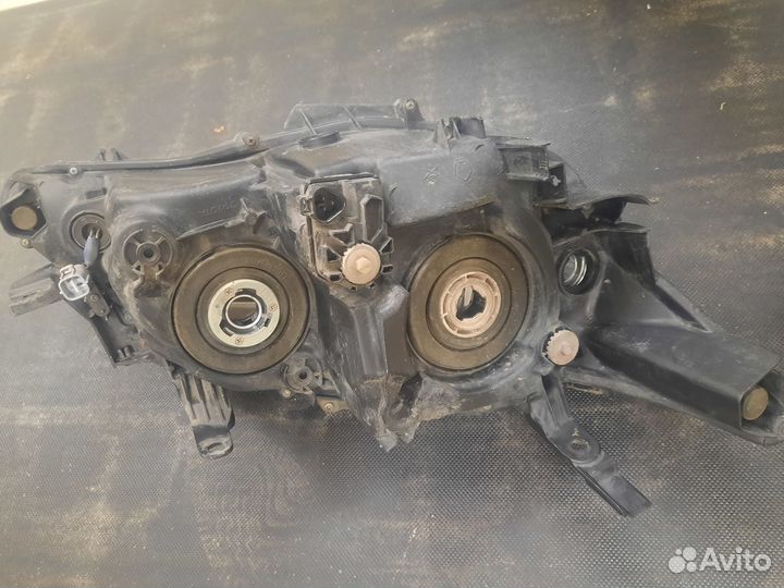 Фара передняя левая на Tayota Camry