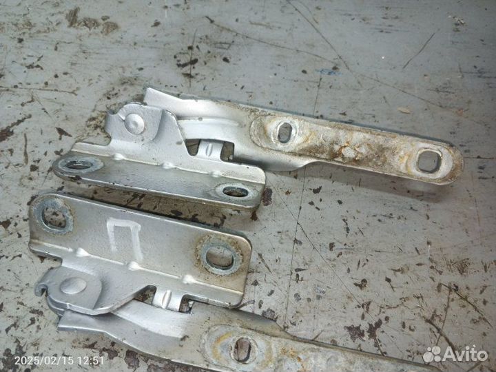 Петля капота Renault Logan 1.6 2009