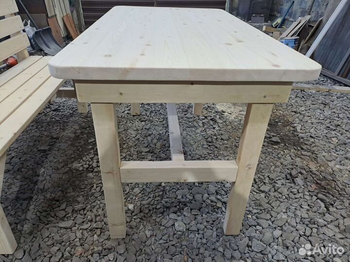 Скамейки, лавочки, табуреты