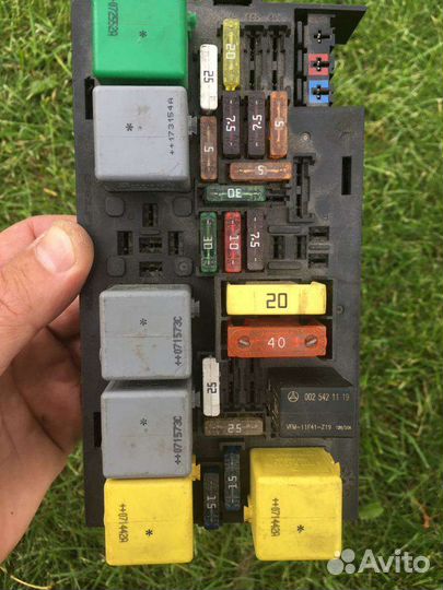 Блок предохранителей и реле мерседес
