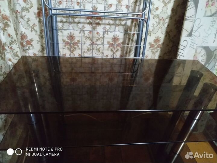 Стеклянная тумба для телевизора