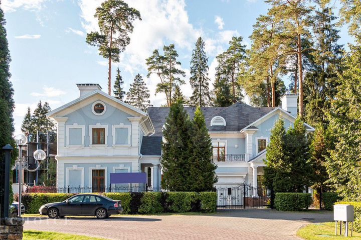 Коттедж 780 м² на участке 47,7 сот.