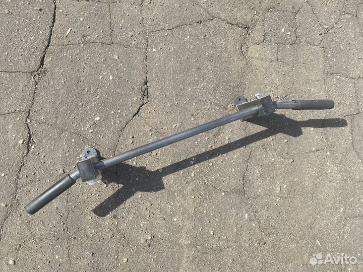 Турник настенный