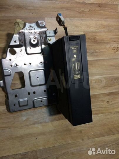 CD-чейнджер Toyota Land Cruiser 100