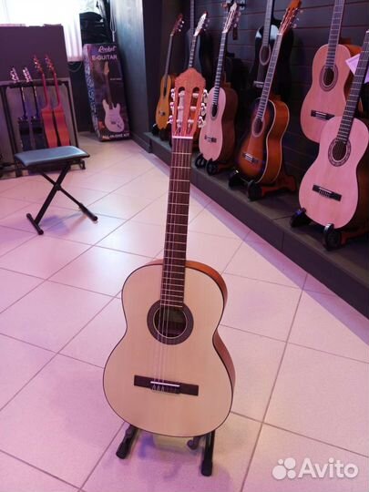 Классическая гитара Cort AC100