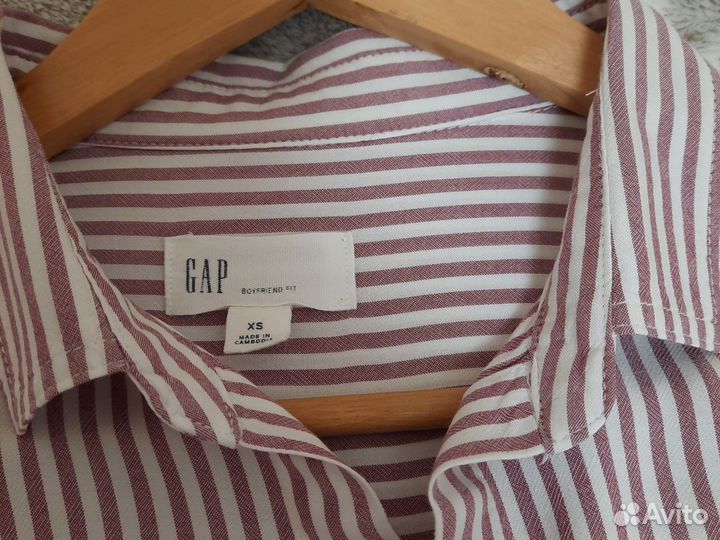 Рубашка женская в полоску от бренда GAP