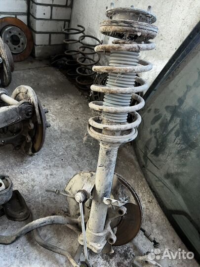 Передние стойки bmw 7 e32