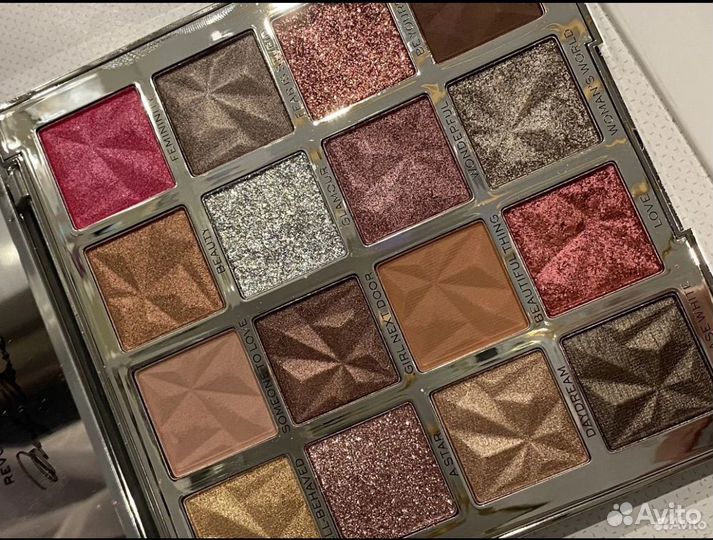 Палетка теней Revolution pro Marylin Monroe