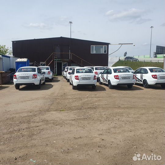 Работа водителем на новом автомобиле